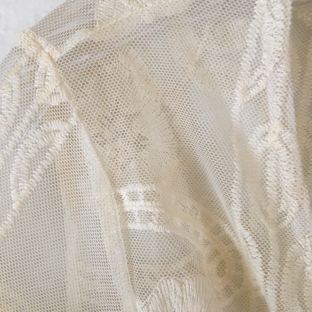 Elegant Cream Lace Dress - Picture 12 of 16